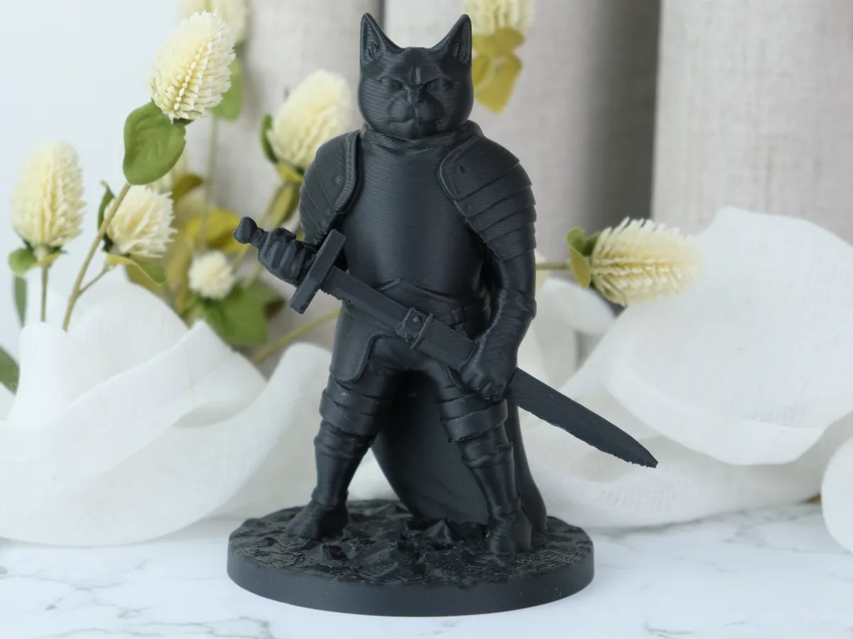 Кот-рыцарь — 3D-скульптура воина