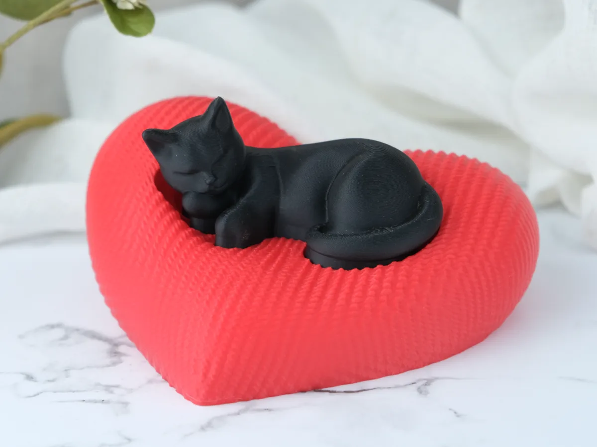 Кот с сердцем — декоративная скульптура
